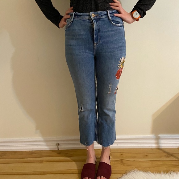 Zara Crop Jeans with Flower Embroidery - Picture 4 of 6